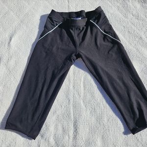 Nike Dri-Fit Women Activewear Pants Capri Black Size Medium Elastic Waist